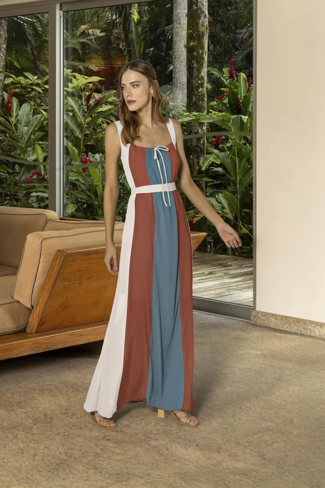 Troca de cor digital — vestido variação azul — LookOS